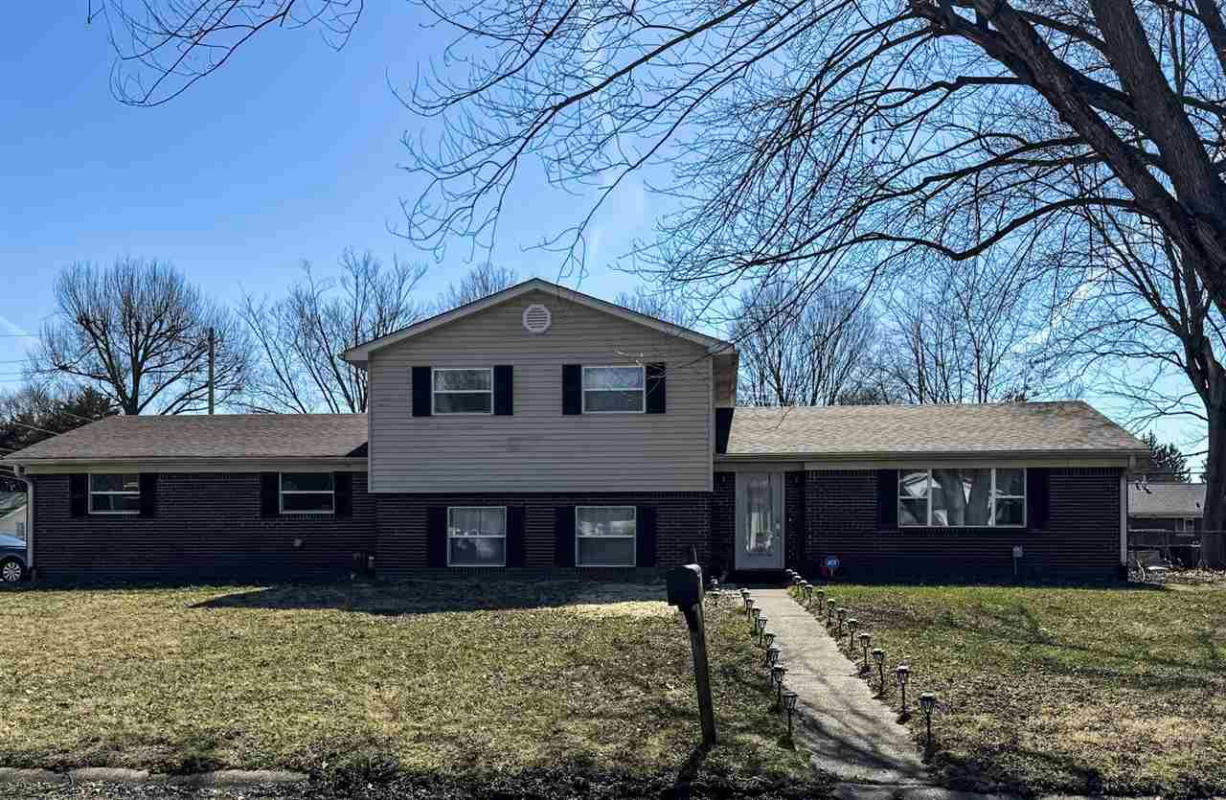 921 WINDSOR RD, TERRE HAUTE, IN 47802, photo 1 of 25